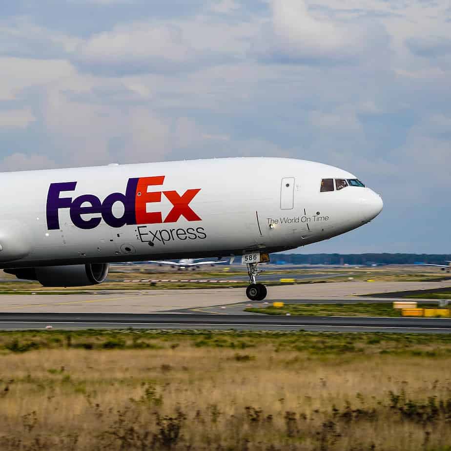 SWOT Analysis Of FedEx (2023 Updated)